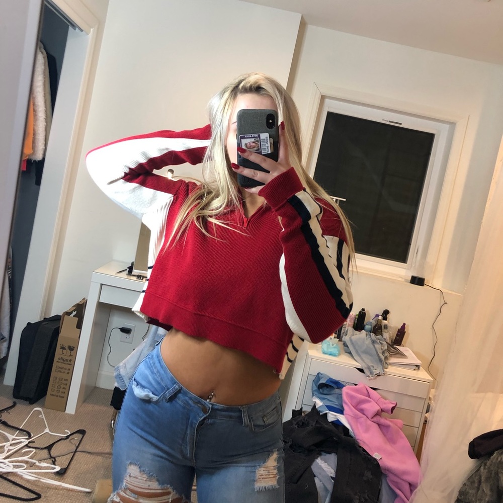 Never worn brandy Melville knit sweatshirt